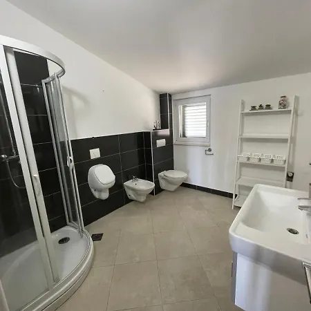 Apartament Cavar *
