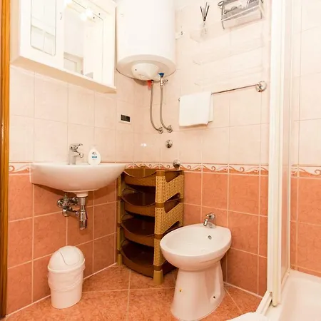 Apartament Cavar *