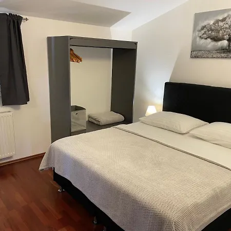 卡瓦尔公寓 * 特罗吉尔